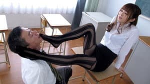 タイトスカート女教師 大橋未久 — foto 1