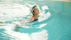 競泳水着輪姦 水泳部顧問になった新任女教師の狙われたハイレグ股間 集団中出しレ×プされ続けた放課後 運メイ — foto 2