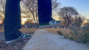 Dead On His Feet — foto 1