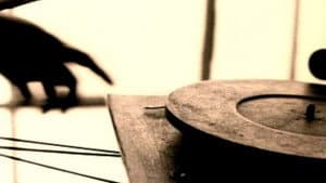 Primer movimiento para veinte hombres en un cuarto vacío — foto 1
