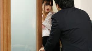 秘密にしていたAV出演 粘着ファンがまさか上司になるだなんて… — foto 1