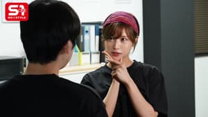 美人で巨乳のバイトの先輩が思いがけず僕を自宅に誘ってくれた… ちょっぴり酔った先輩はいつもよりも大胆で無防備でなんだか距離感も近くて、もしかしたら今夜このままヤル流れかもしれません。 — foto 1