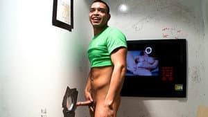 Unglory Hole 4 — foto 1
