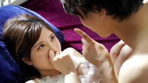 MIDE-733あの日彼女は、僕が実家に帰省中のときに同棲中の自宅で絶倫親友とハメまくって何度も中イキ昇天しまくっていた — foto 1
