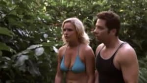 Busty Cops Go Hawaiian — foto 1