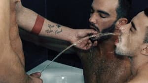 Raw Piss — foto 1