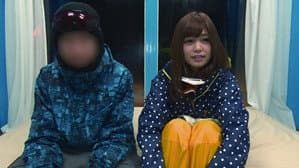 「カップル限定」マジックミラー号で、自慢の彼女を「寝とってください」真正中出し！12 スキー場で見つけたカップル6組 — foto 1