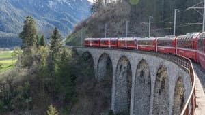 En train à travers la Suisse — foto 1