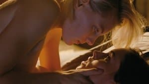 Below Her Mouth — foto 4