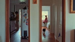 Hold Me Close — foto 3