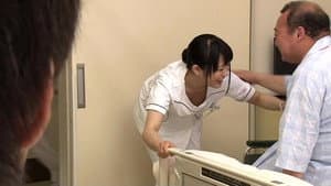 胸チラしているのに気付かず働く担当看護師に手を出しちゃった俺 - 川越ゆい — foto 1
