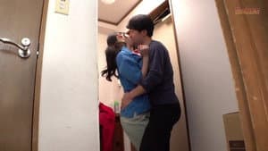 配送ドライバーを自宅に引き込んで理解らせてヤリました。 — foto 1