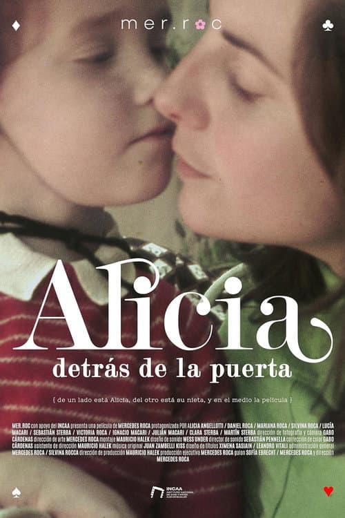 Alicia detrás de la puerta