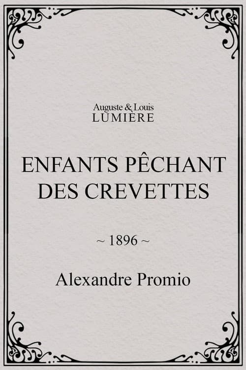 Enfants pêchant des crevettes